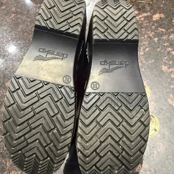 Dansko - patent leather clogs red/burgundy marbled color - Picture 4 of 9